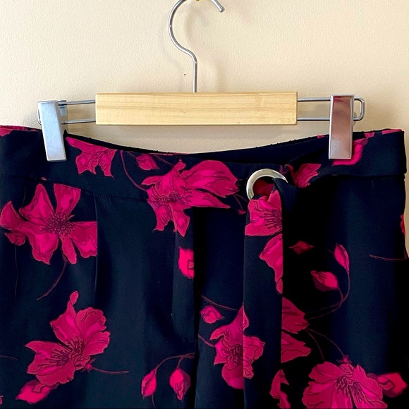 Dynamite black with fuchsia flowers shorts - Picture 6 of 9